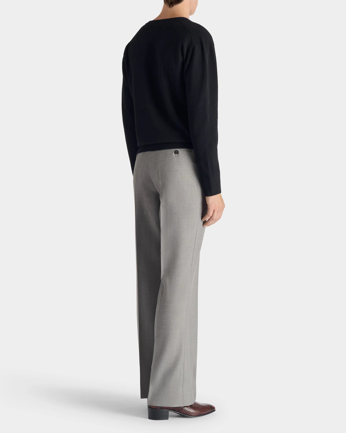 Husbands Paris | V-Neck Sweater In Superfine Lambswool Black