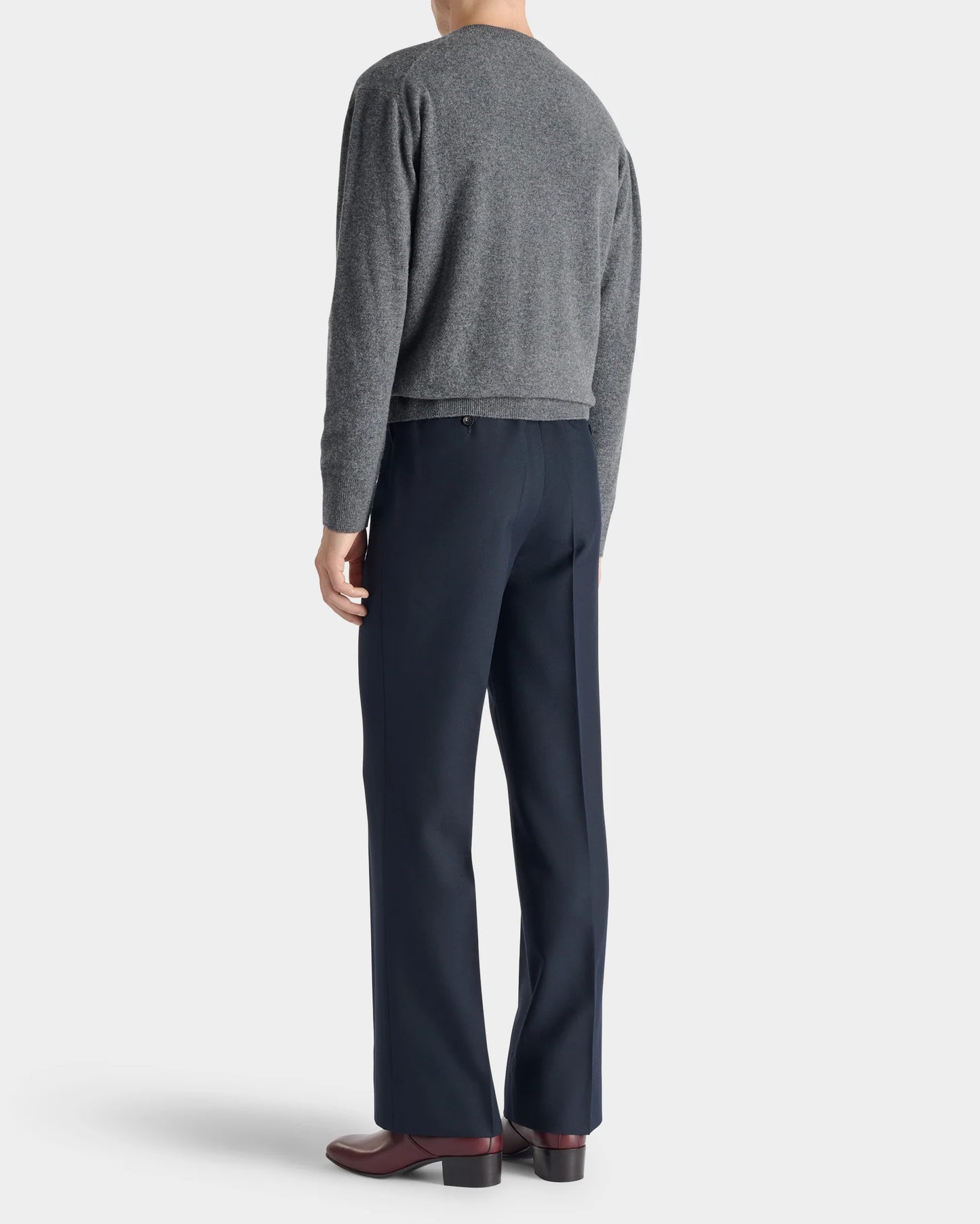 Husbands Paris | V-Neck Sweater In Superfine Lambswool Grey