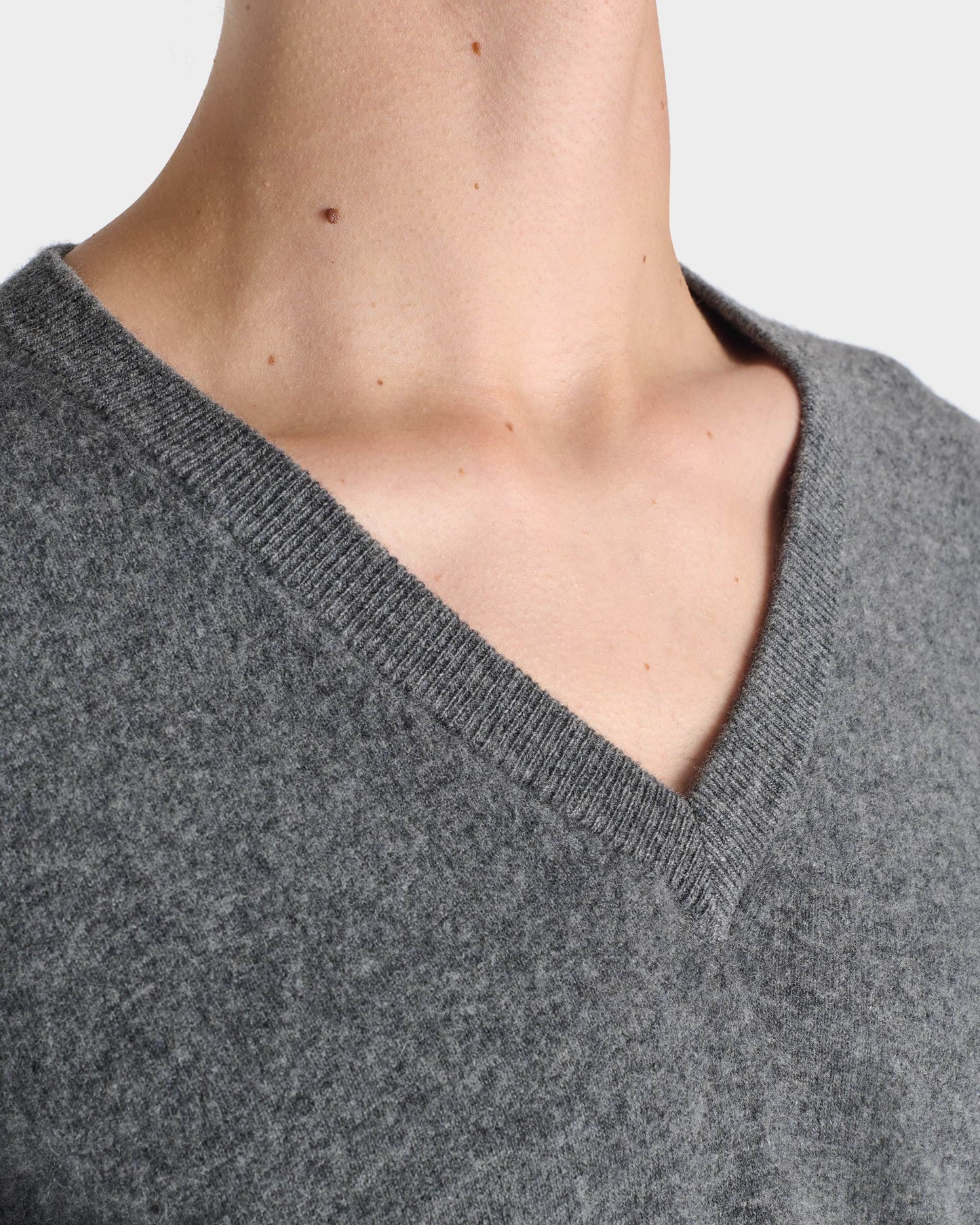 Husbands Paris | V-Neck Sweater In Superfine Lambswool Grey